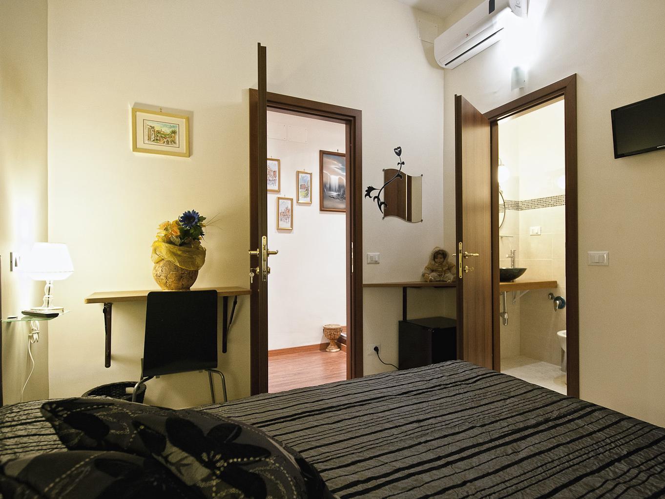 Holidays Rooms Рим Екстериор снимка