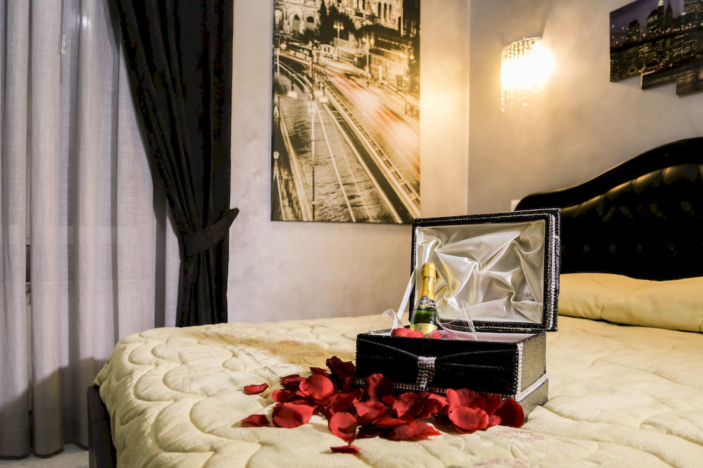 Holidays Rooms Рим Екстериор снимка